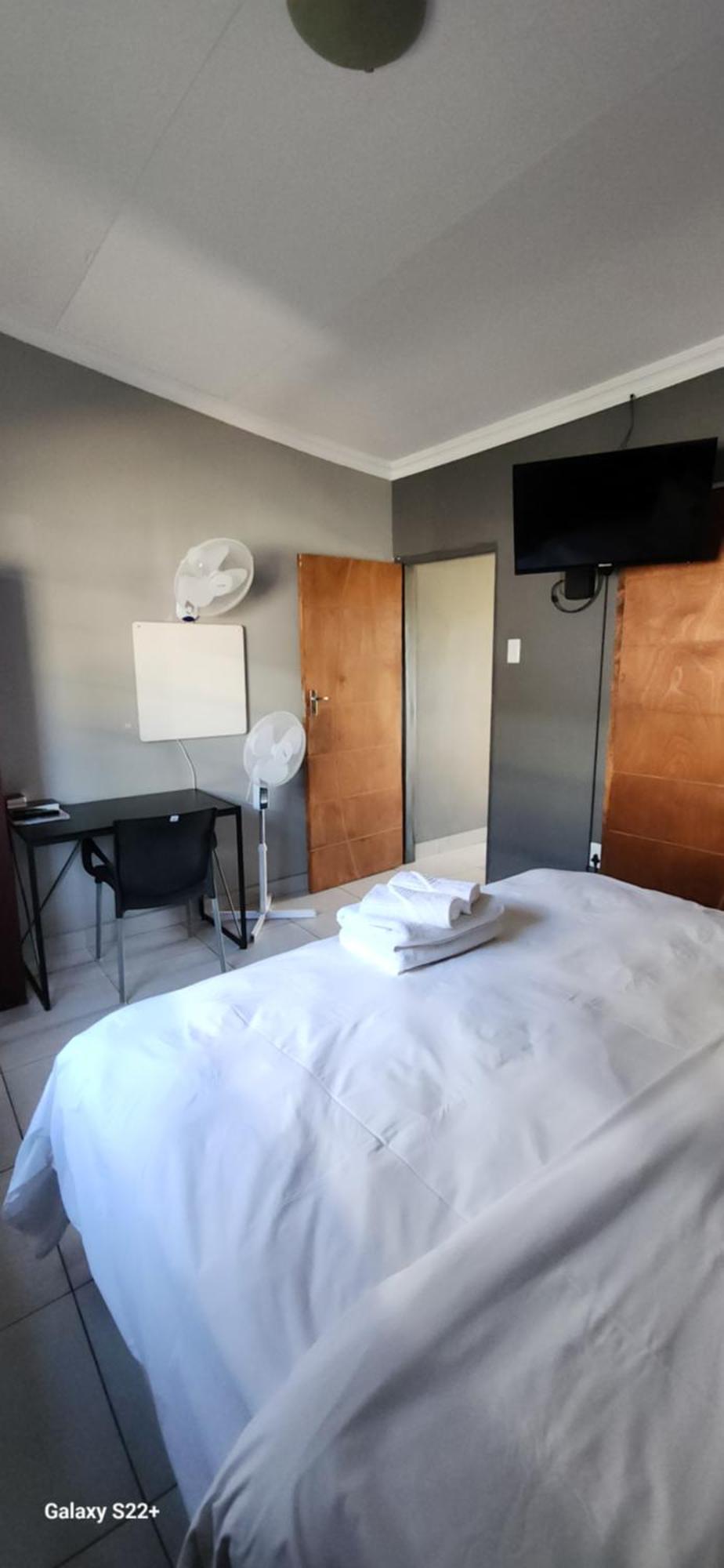 Livingwaters Self-Catering Accommodation Ermelo Room photo